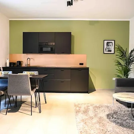 Moderne In Ruhiger Umgebung Nahe Messe *