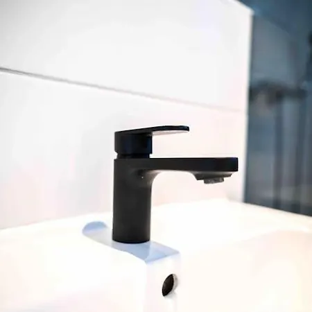 Moderne In Ruhiger Umgebung Nahe Messe Apartament