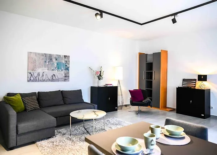 Moderne In Ruhiger Umgebung Nahe Messe Apartament