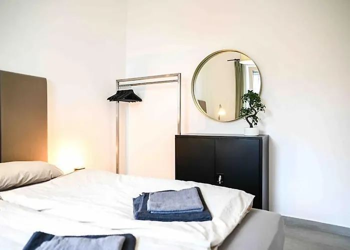 Moderne In Ruhiger Umgebung Nahe Messe Apartamento